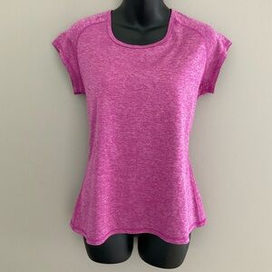 Champion, magenta T-shirt